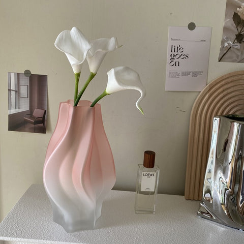 null Gradient Pink Matte Vase.