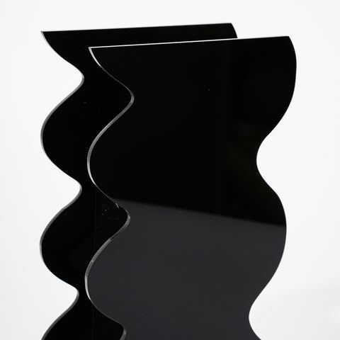 Avant Vibe Wavy Shaped Acrylic Decor Vase - HYPEINDAHOUSE