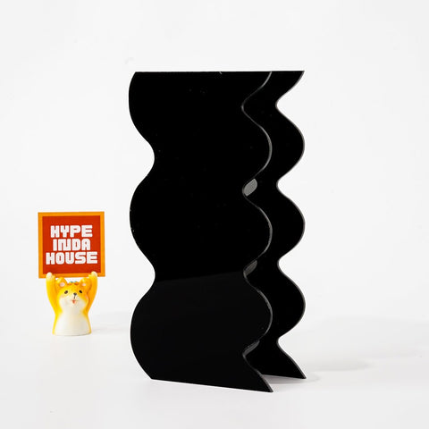 Avant Vibe Wavy Shaped Acrylic Decor Vase - HYPEINDAHOUSE